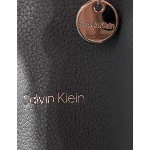 Calvin Klein Periwinkle Pebbled Leather Bucket Bag Crossbody - Picture 2 of 7